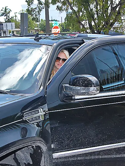 Molly Cavalli, Renna Ryann and Elena Cole exposing thongs and ni