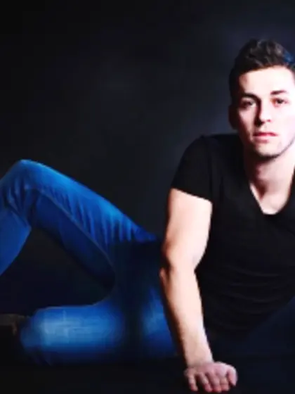 Brunette chris perform anal