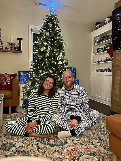 Grace sexy non-nude chick beautiful feet/face/legs