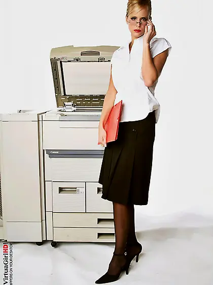 MILF Zuzana Drabinova is ready to show off her stunning body in