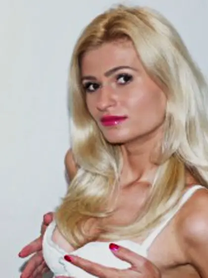 Blonde katy perform cameltoe