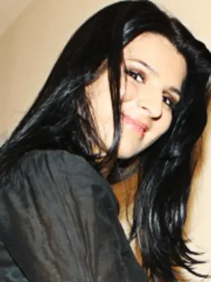 Brunette emilly perform dancing