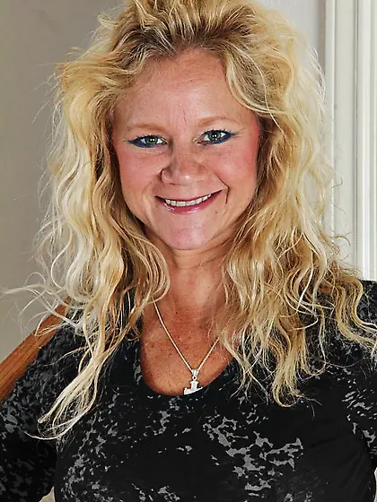 Blonde milf Ali Jones exposes her curvy bod all naked as she str