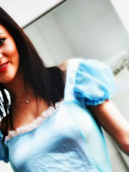 Brunette delia perform roleplay