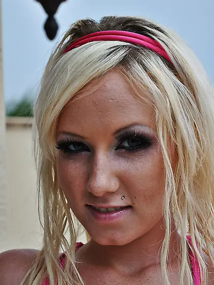 Lovely blonde with round ass nicely impaled by tall bruiser with