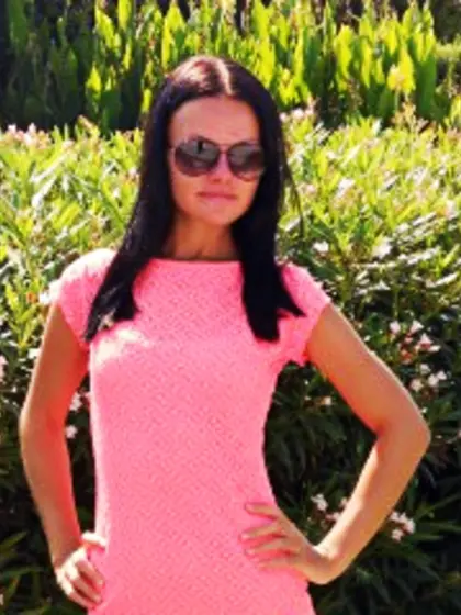 Brunette Lovelycutie Dancing.