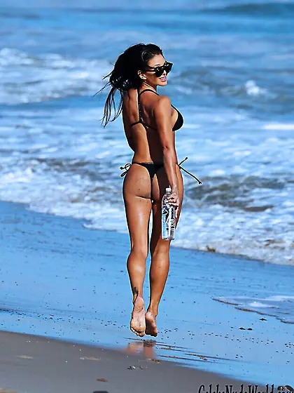 Val Fit booty in bikini pics