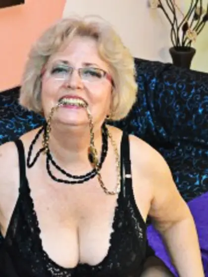 Blonde mary perform cameltoe