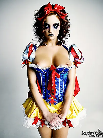 Wierd chick sexy snow