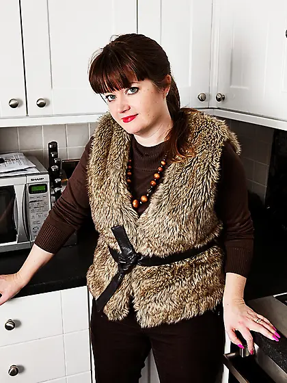 Busty milf in boots Suzzanne Midsummer plays with her hairy puss