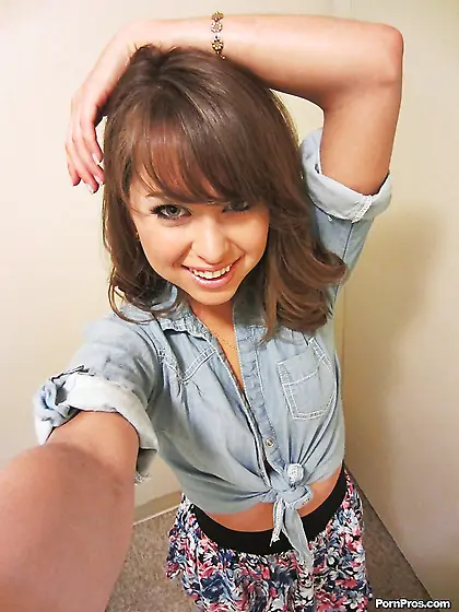 Brunette toilet