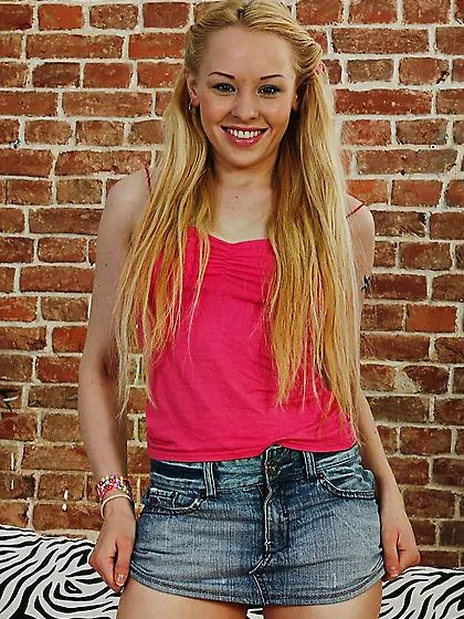 Blonde teen hottie Lola Taylor gets her tight cunt stuffed hardc