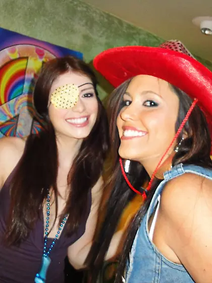 Nasty Taisa Banx and Ashlyn Rae are sucking and fucking one luck