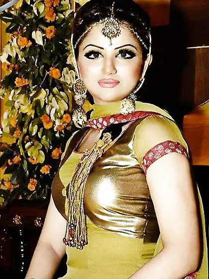 HORNY PAKI SLUT HUDA