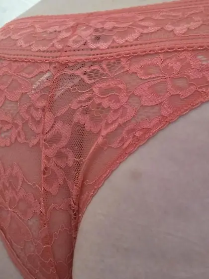 KIRSTY1990 I want to play with her