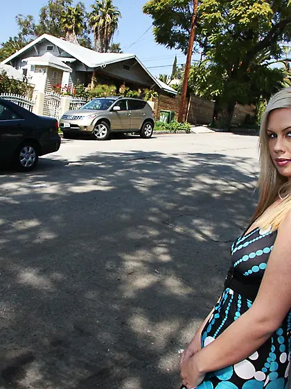 Huge black stick looks wonderful inside the mouth and pussy of b