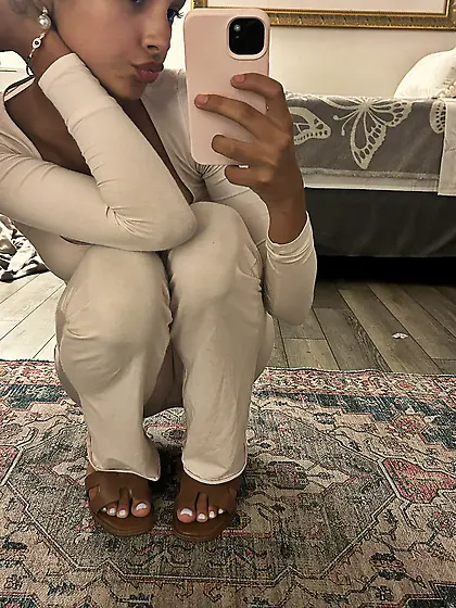 CUTIE WITH PRETTY TOES