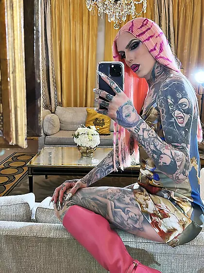 Jeffree Star tattooed makeup twink