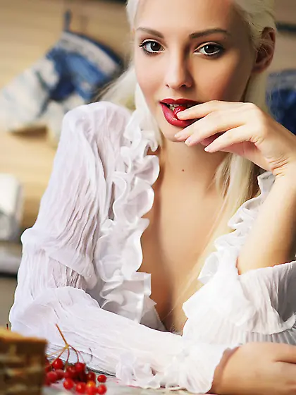 Hungry and horny blond-haired beauty makes a mess while naked Vi