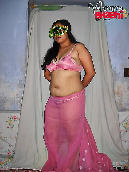 Seductive gorgeous amateur babe