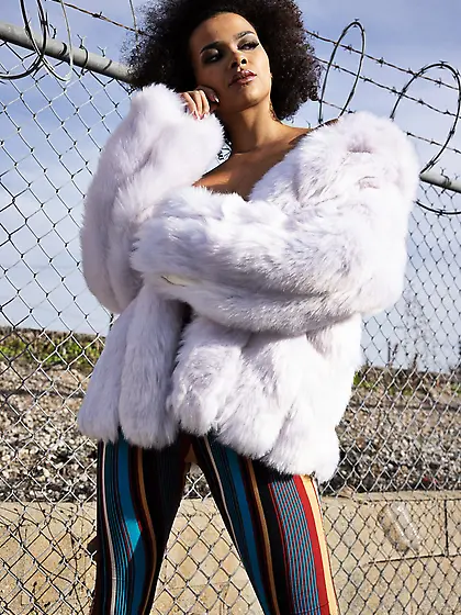 Fantastic young ebony gets fucked through the hole in her tights