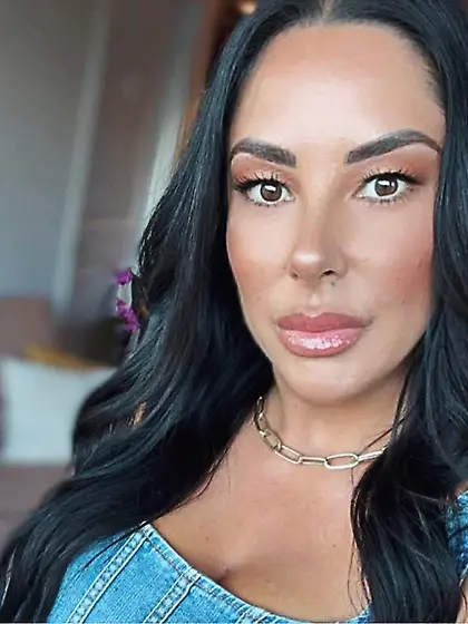 The lesbo footage Michelle hopes you forgot about