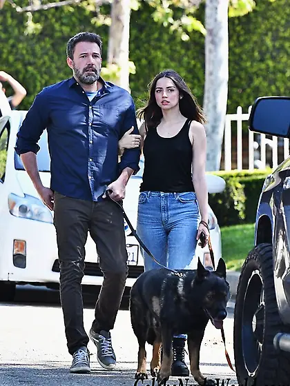 Ana de Armas Braless