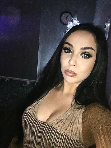 Niece covered in make up