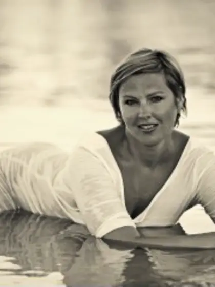 Blonde natali4u perform cameltoe