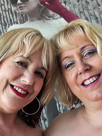 Trisha and Lexie Cummings in a foursome