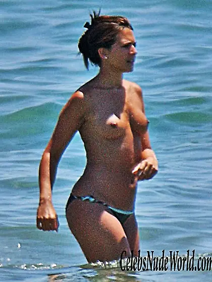 Topless photos of Vanessa Perroncel