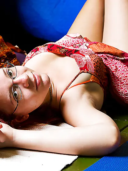 Redheaded babe with big natural boobs is here to tease up close