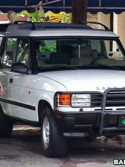 Violet Blue takes her pants off on the sofa and fingers her gapi