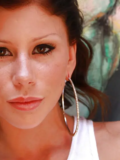 Brunette model Brooklyn Lee flashing herr body and natural tits