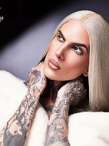 Jeffree Star tattooed makeup twink