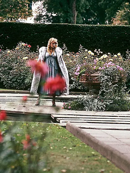 Classic hot lady in furry coat masturbates