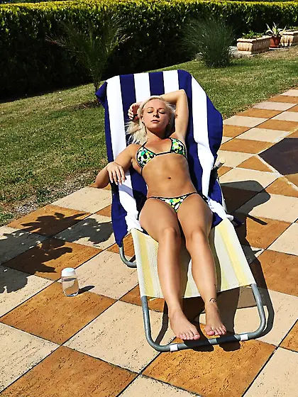 Lesbian girls Naomi Nevena and Lola Myluv entertain all naked un