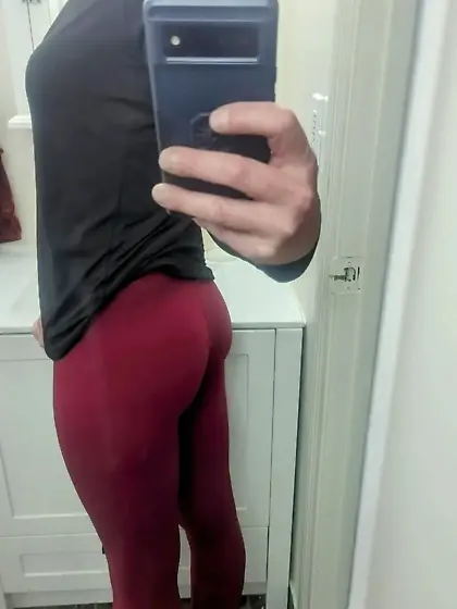 Chubby tranny slut rides the big ones