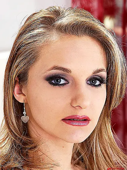 Pink pussy blonde Darina Vanickova sucks bull cock and takes cum