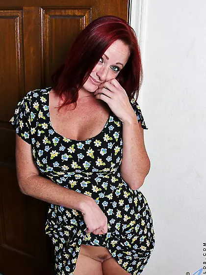 Milf with big boobs Sandi Lymm is craving for orgasm and dildo f