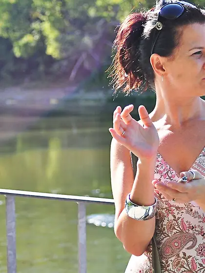 Fit brunette babe flowery