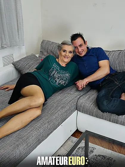 Naughty grandma gets her granny pussy fucked