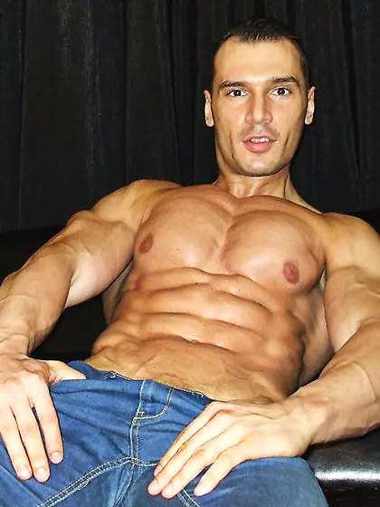 White gay musclemasterrr dancing