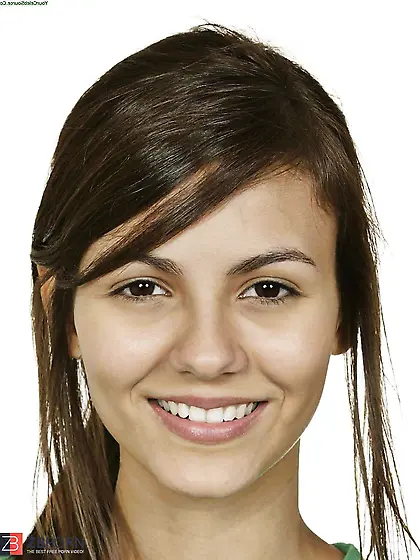 Victoria Justice super-cute and super-sexy in denim