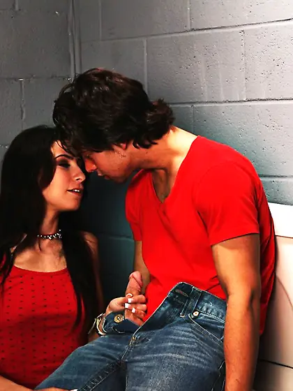 Allie Jordan takes her clothes off in the toilet and gets her va