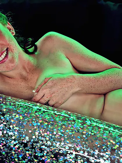 Redhead clunky heels takes