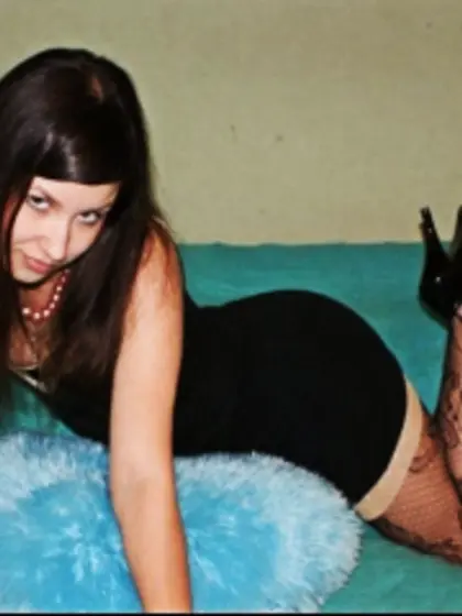 Brunette ariel perform anal