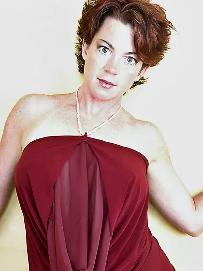 Big tit milf Holly Goes in short dress shows off her nice bubble