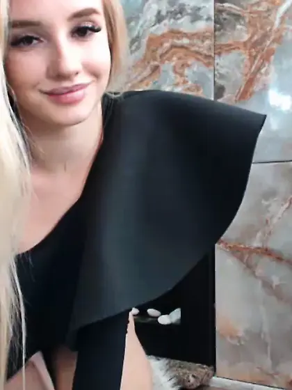 See when she was connected last and timed her next show