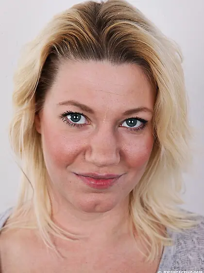 Superb fledgling grey top